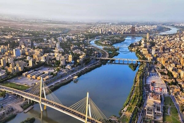 تصویر شهر اهواز شهر اهواز با یک رودخانه در مرکز تصویر