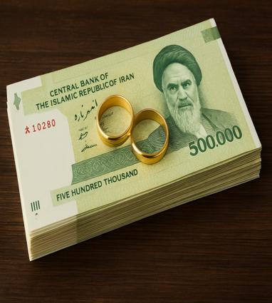 تصویر حلقه ازدواج روی اسکناس برای موضوع مهریه و قوانین جدید مهریه ۱۴۰۴